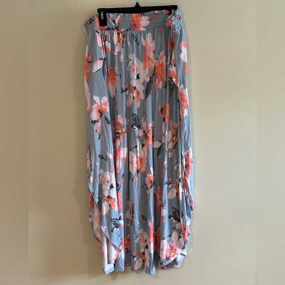 Chic Floral Maxi Skirt in Gray and Pink